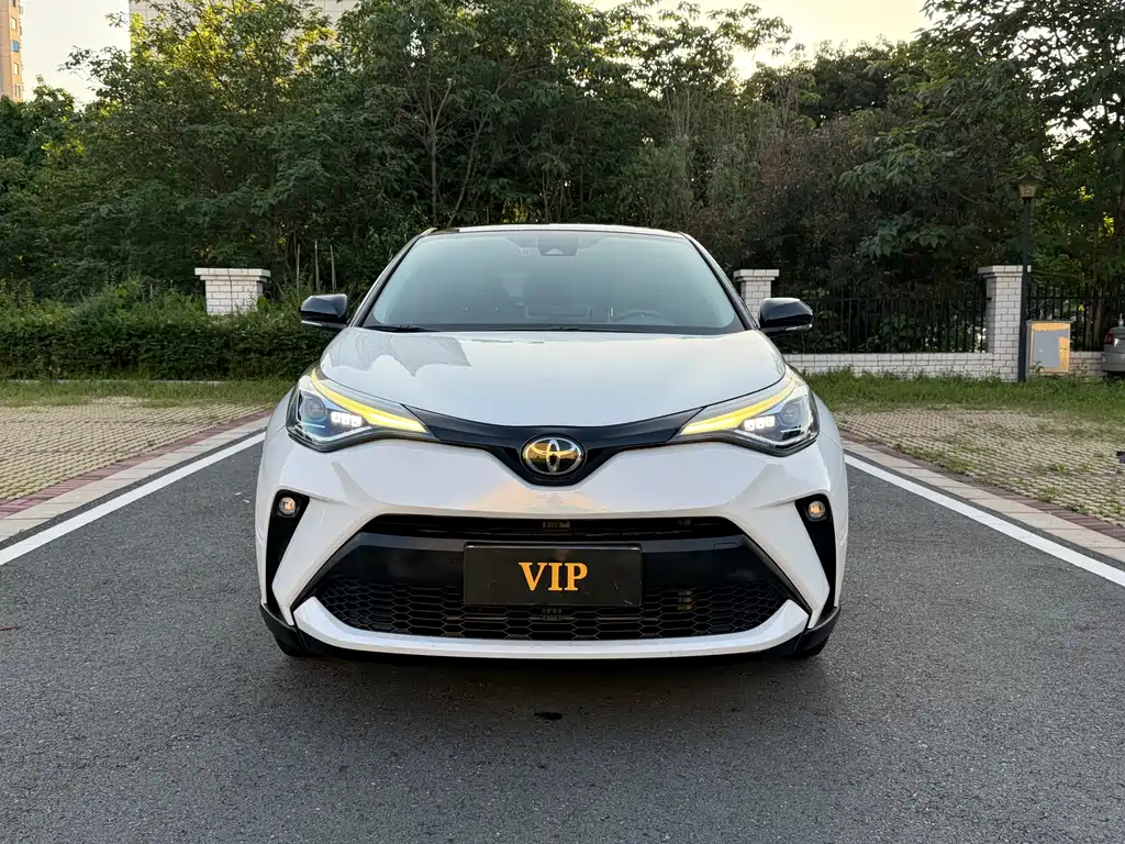 Toyota C-HR 2021 — фото 2