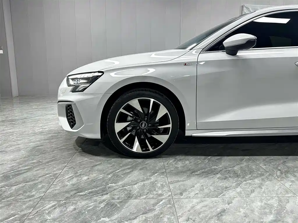 Audi A3 2023 — фото 8