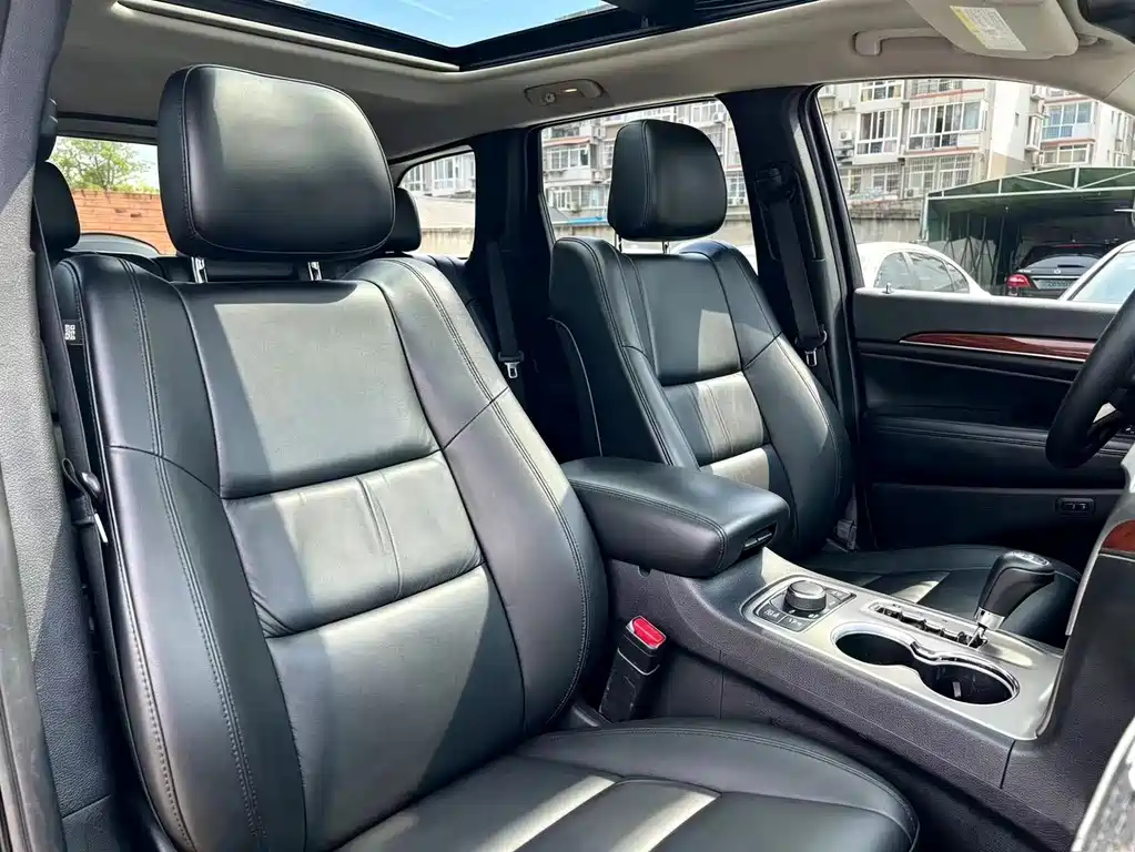 Jeep Grand Cherokee 2012 — фото 17