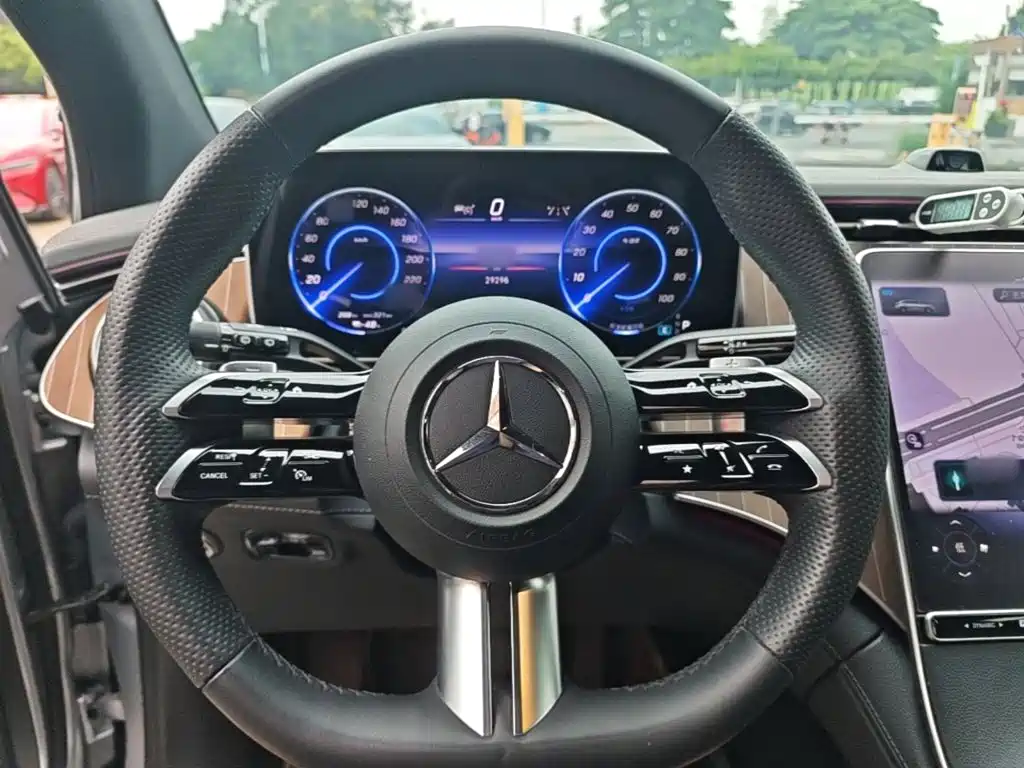 Mercedes-Benz EQE SUV 2023 — фото 11