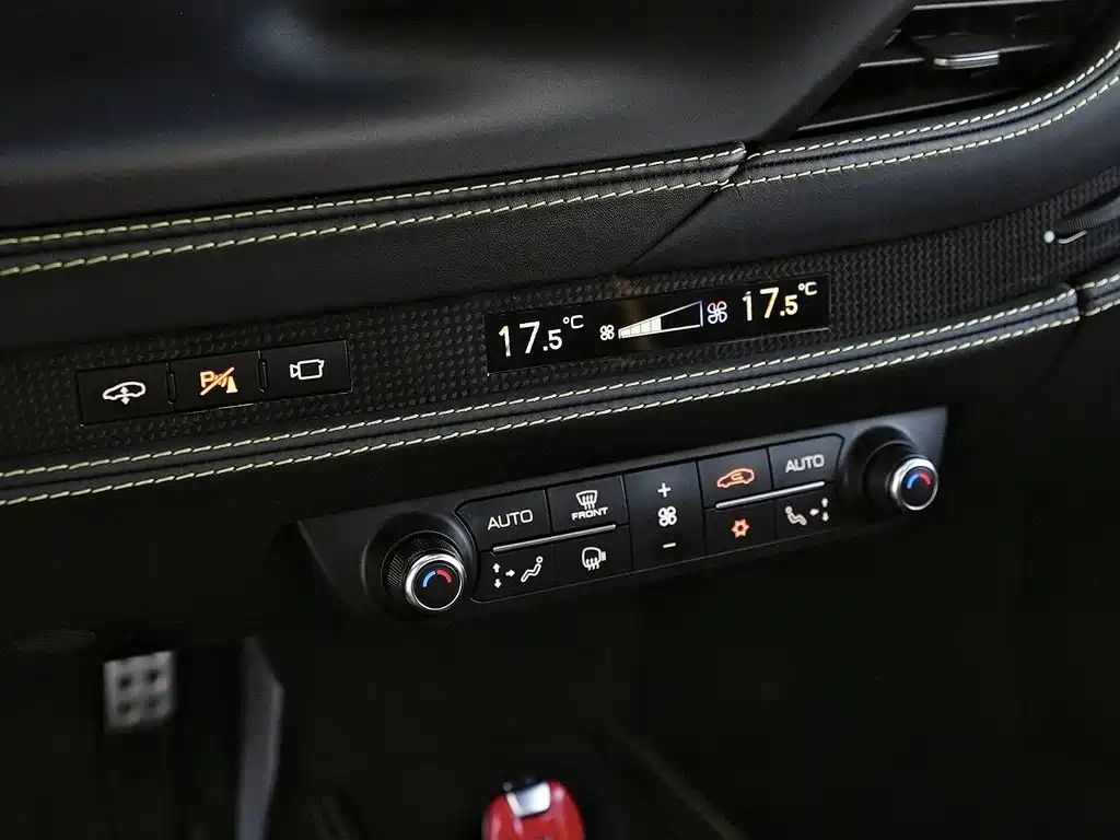 Ferrari F8 2023 — фото 16