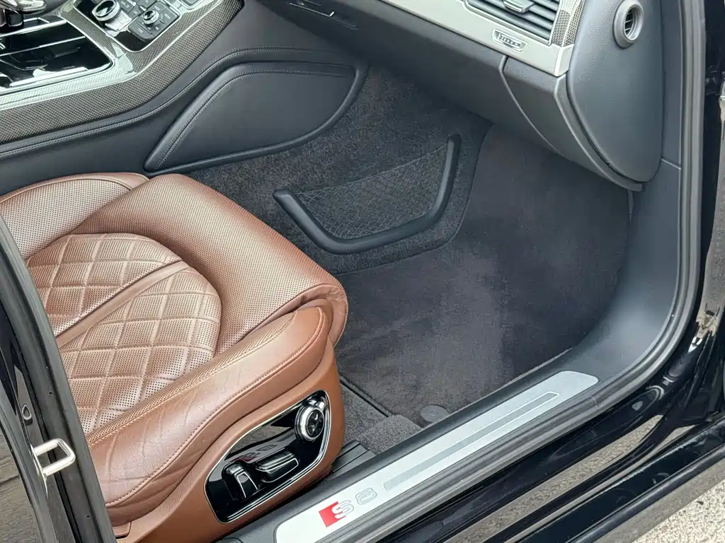 Audi S8 2014 — фото 18