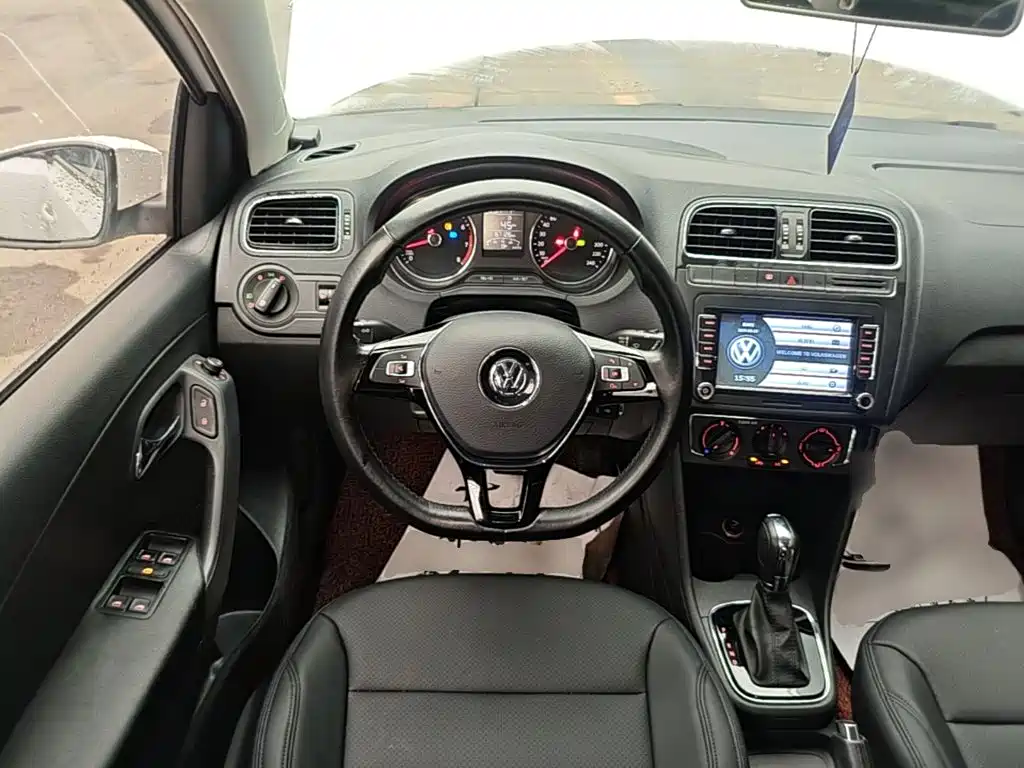 Volkswagen Polo 2016 — фото 11