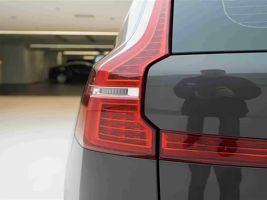 Volvo XC60 2022 — фото 16