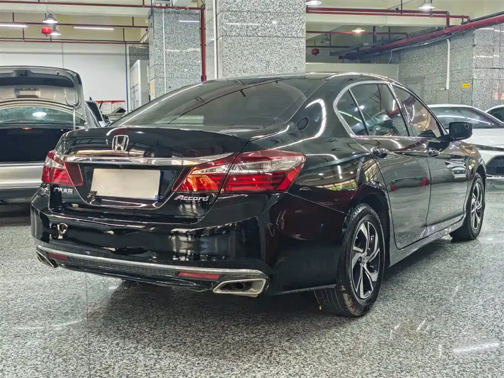 Honda Accord 2018 — фото 9
