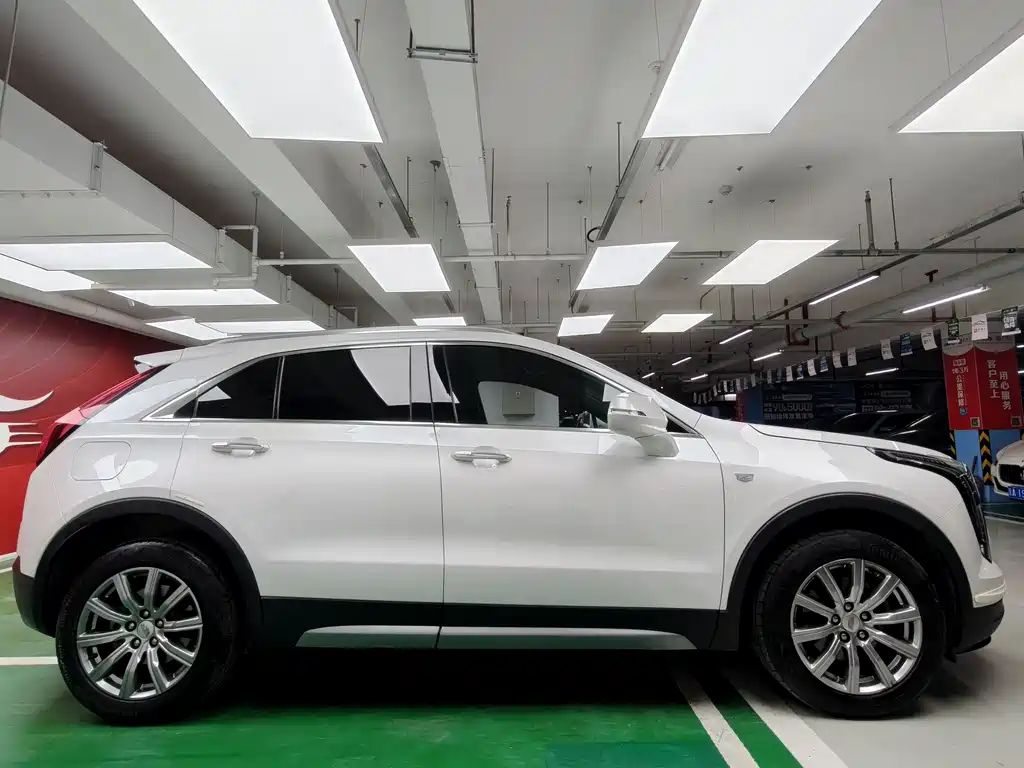 Cadillac XT4 2019 — фото 4