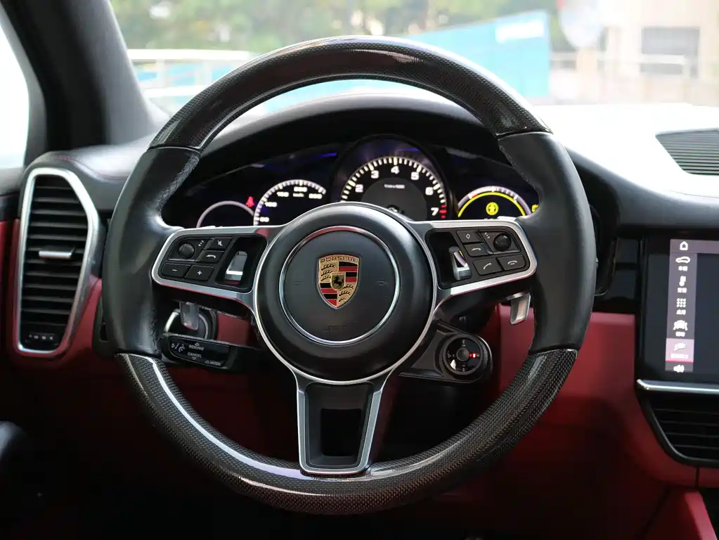 Porsche Cayenne Hybrid 2021 — фото 15