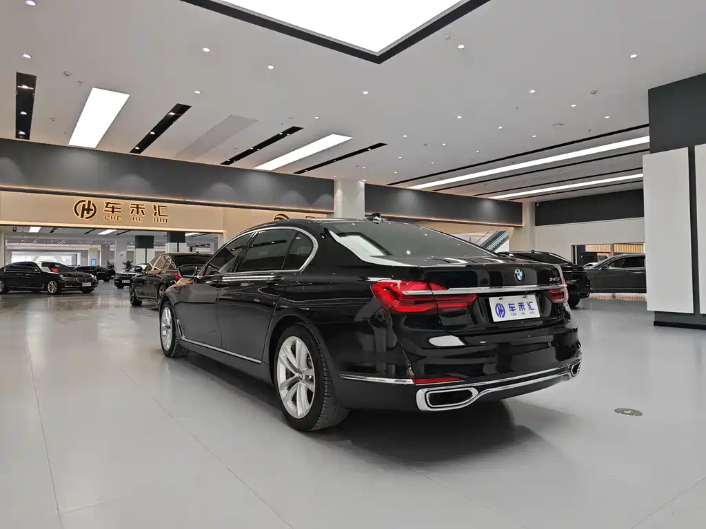 BMW 7 Series 2018 — фото 15
