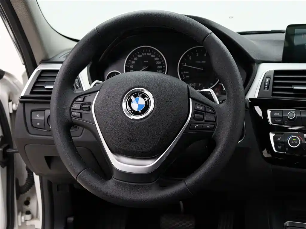 BMW 3 Series 2016 — фото 12