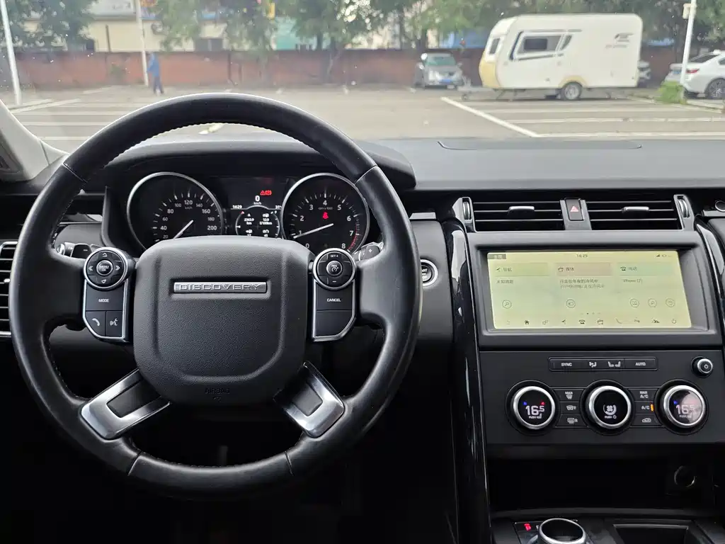 Land Rover Discovery 2018 — фото 10