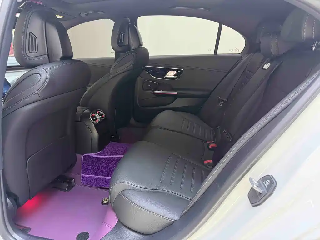 Mercedes-Benz C-Class 2025 — фото 12