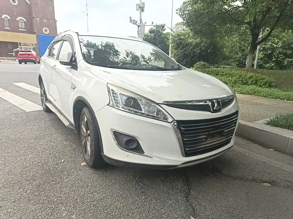 Luxgen U6 2015