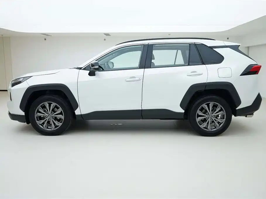 Toyota RAV4 2024 — фото 3