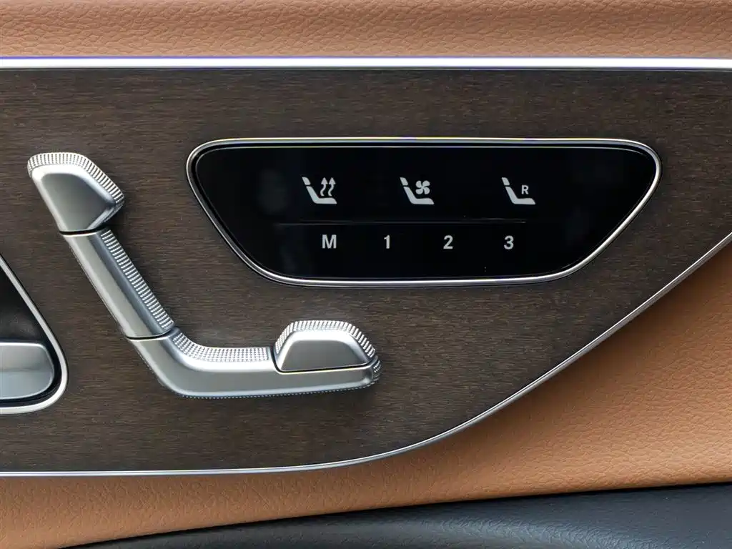 Mercedes-Benz E-Class 2025 — фото 19