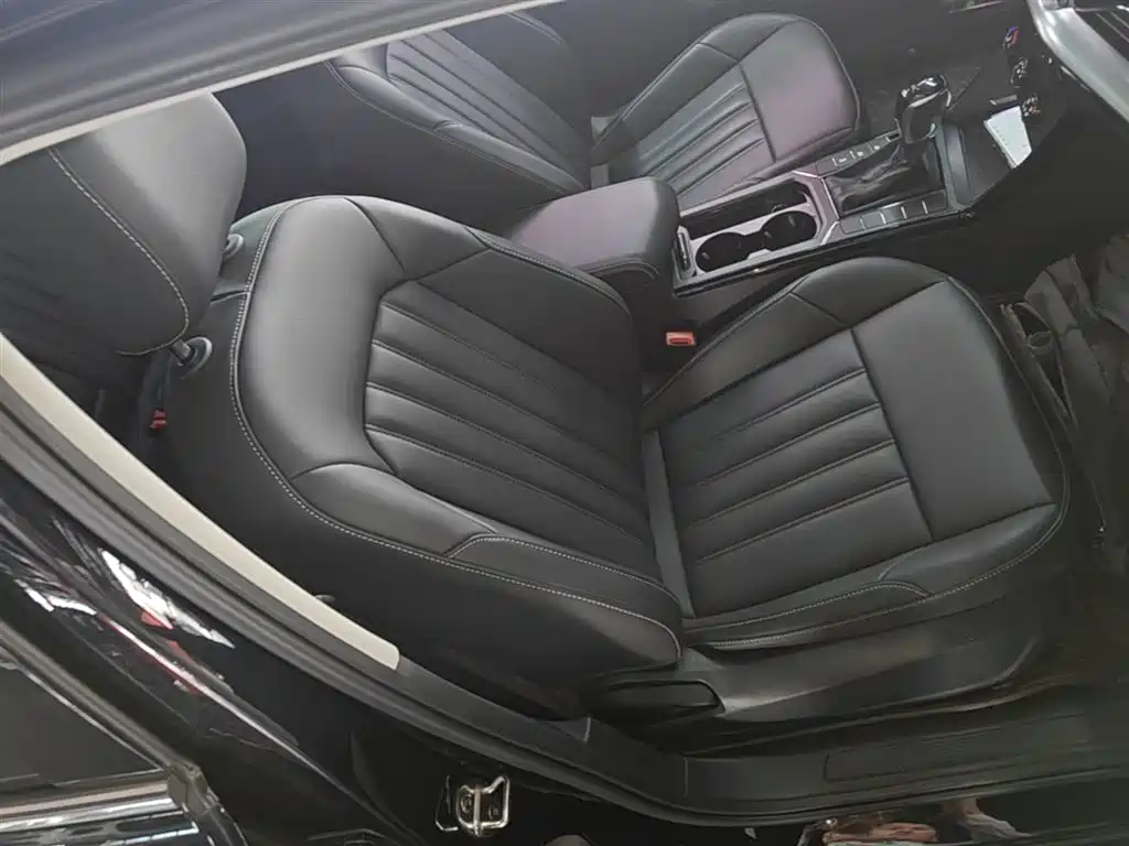 Volkswagen Passat 2022 — фото 25