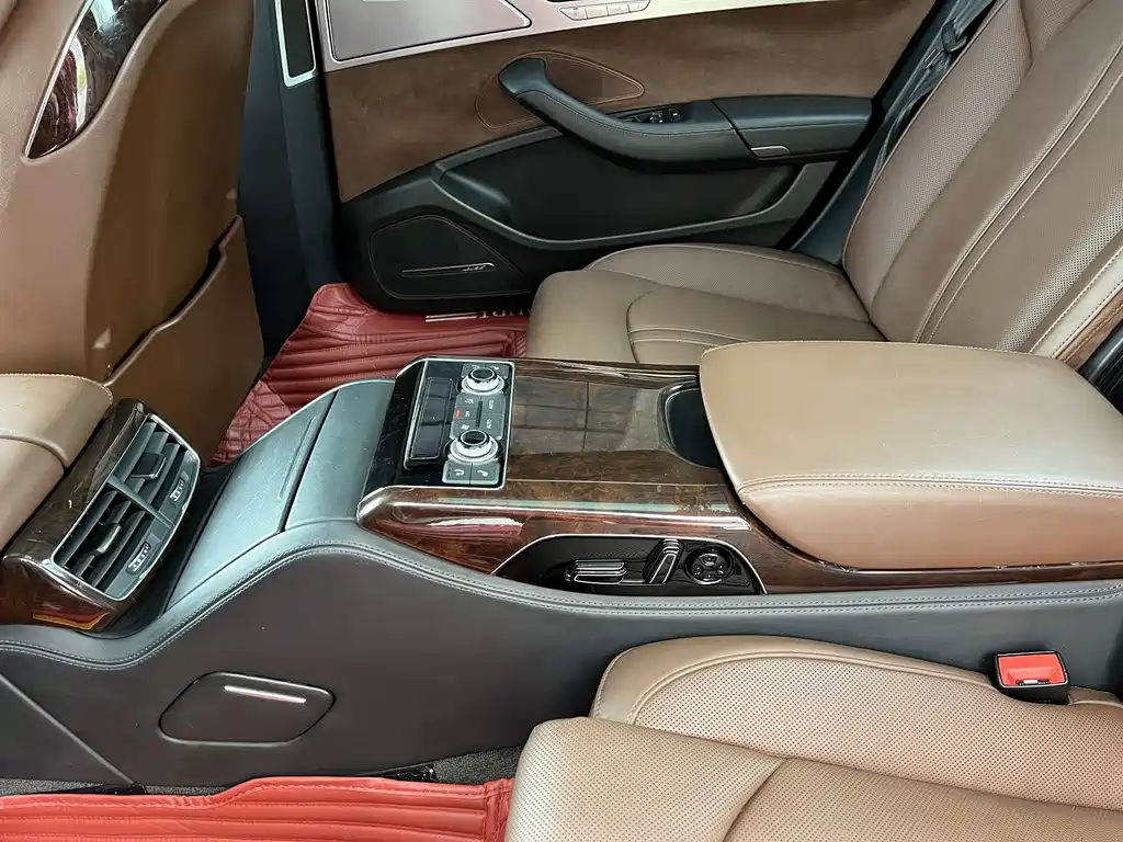 Audi A8 2015 — фото 16