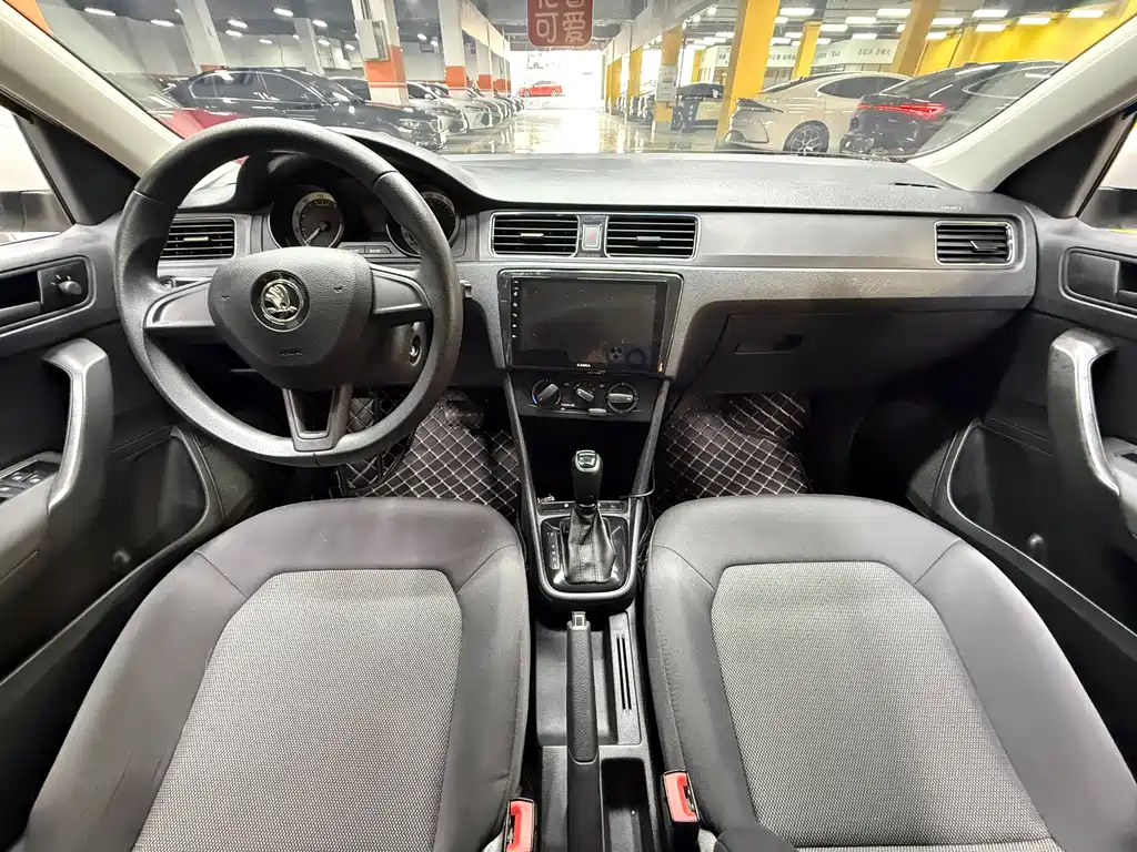 Skoda Rapid Spaceback 2019 — фото 11