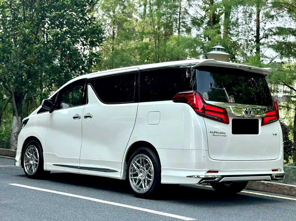Toyota Alphard 2017 — фото 7
