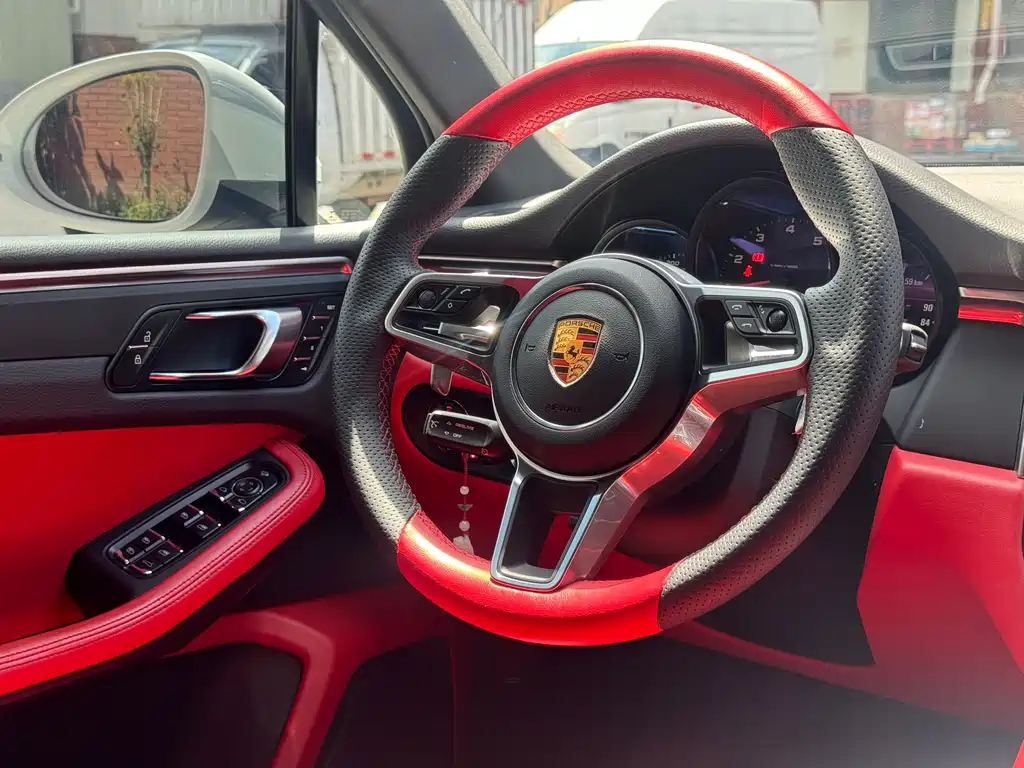 Porsche Macan 2020 — фото 17