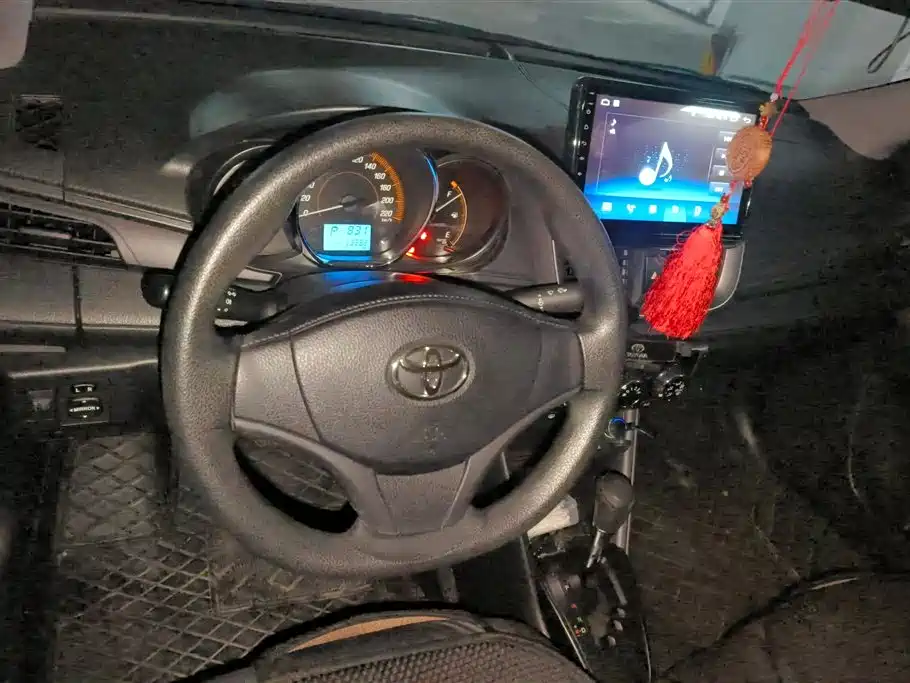 Toyota Yaris L 2020 — фото 12