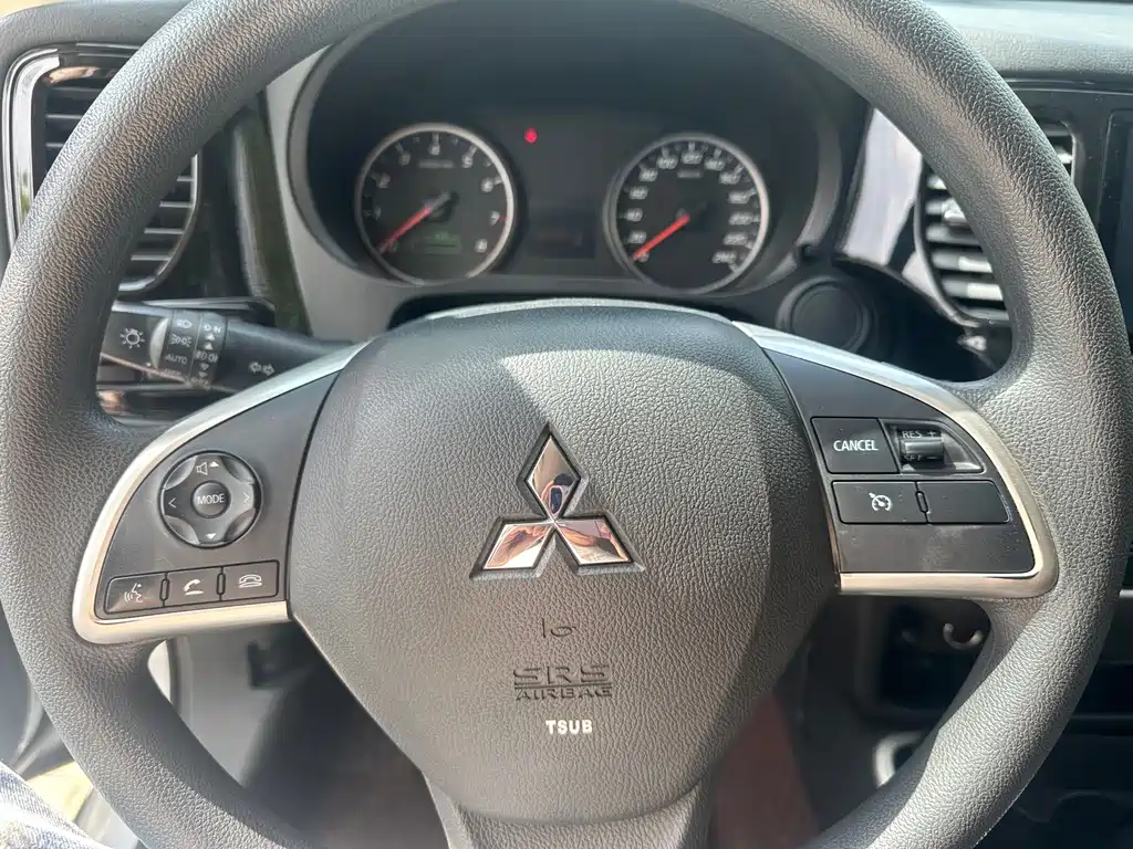Mitsubishi Outlander 2022 — фото 14
