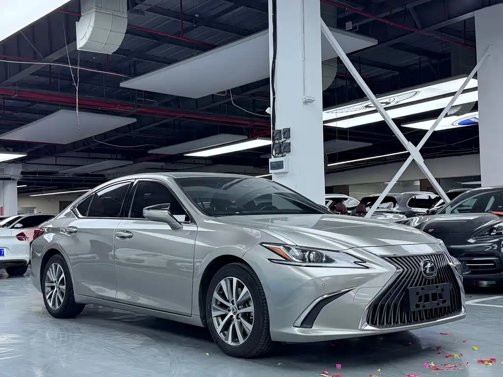 Lexus ES 2018 — фото 3