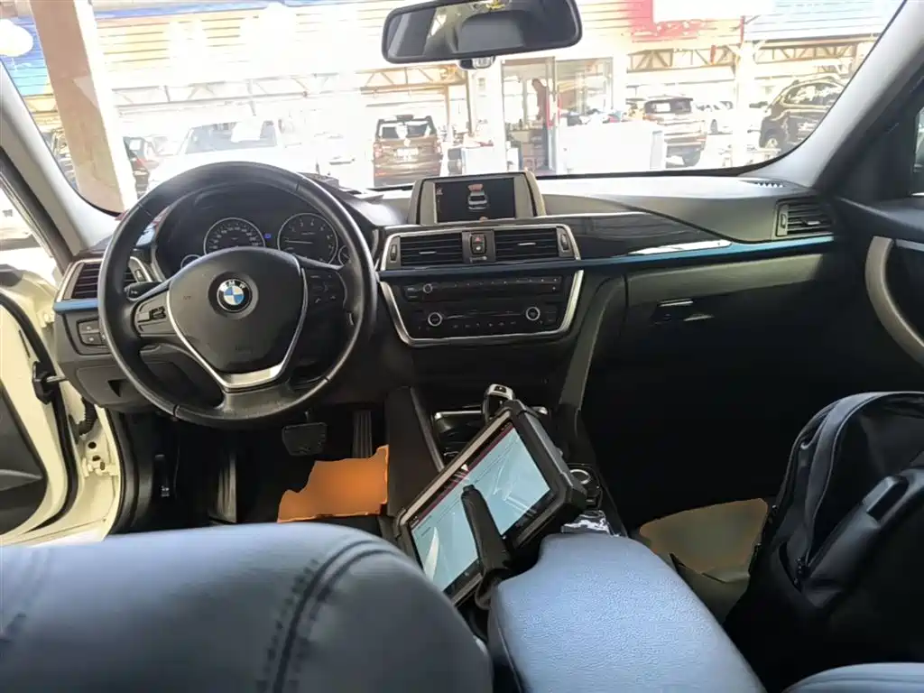 BMW 3 Series 2015 — фото 10