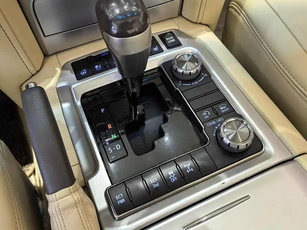 Toyota Land Cruiser 2017 — фото 11