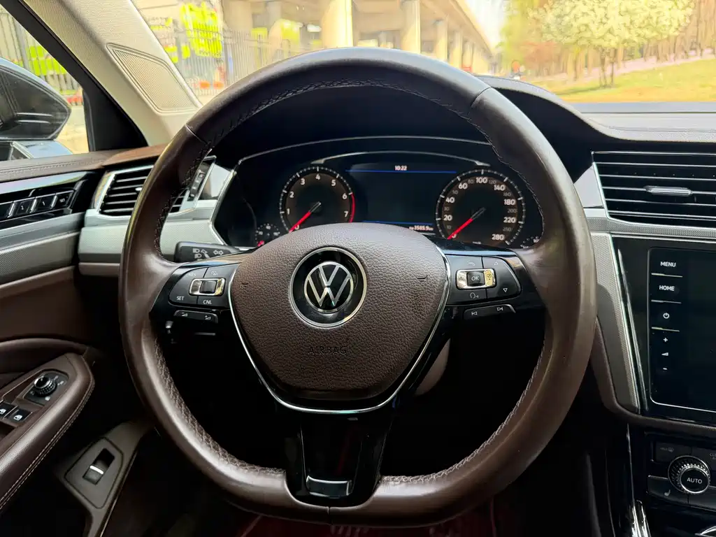 Volkswagen Phideon 2022 — фото 12