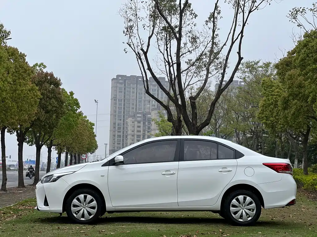 Toyota Yaris L 2019 — фото 20