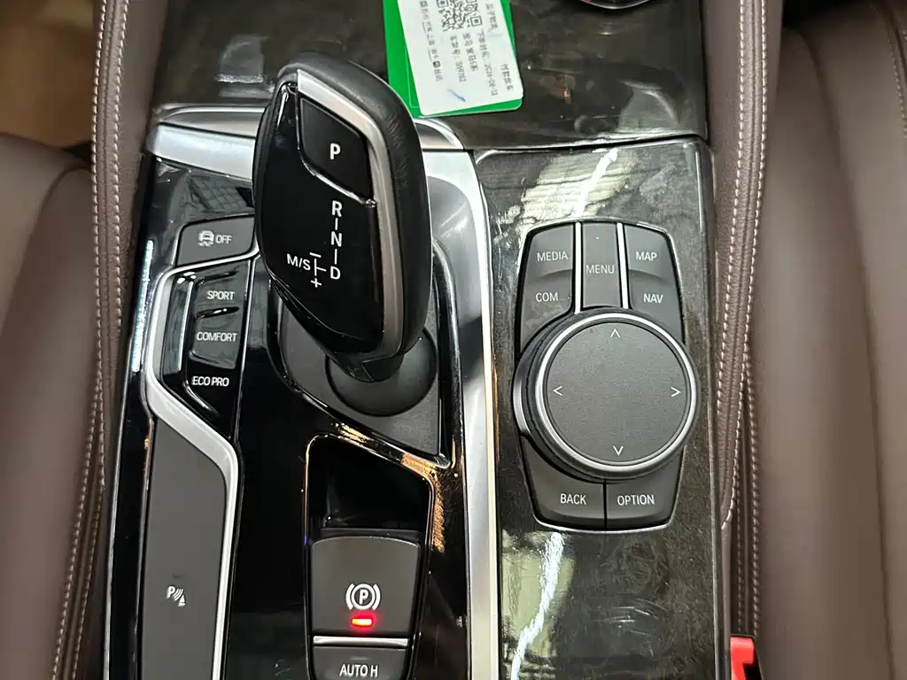 BMW 5 Series 2019 — фото 16
