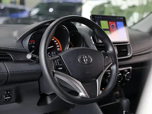 Toyota Yaris L 2022