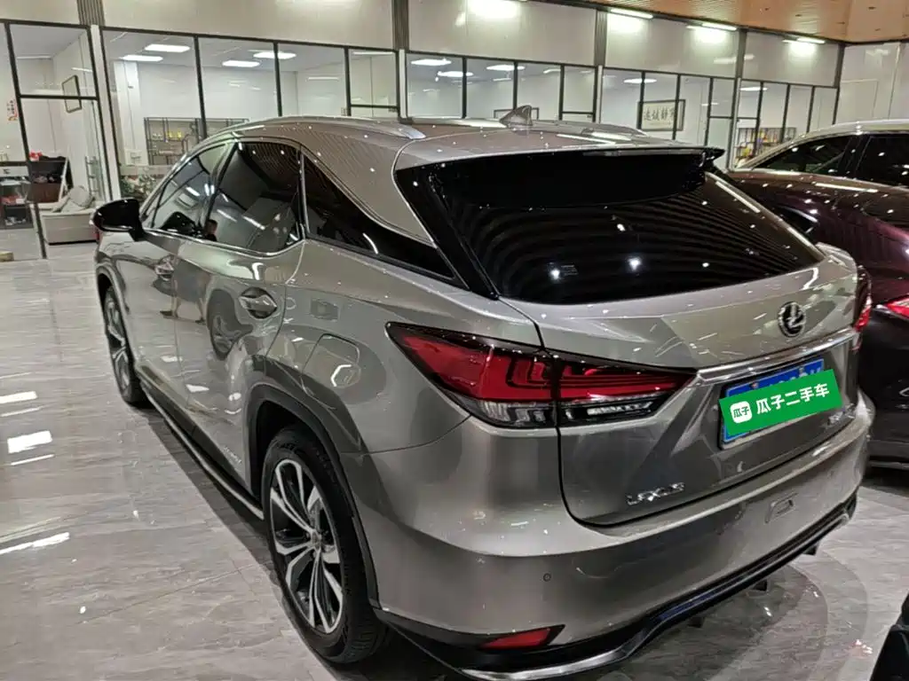 Lexus RX 2021