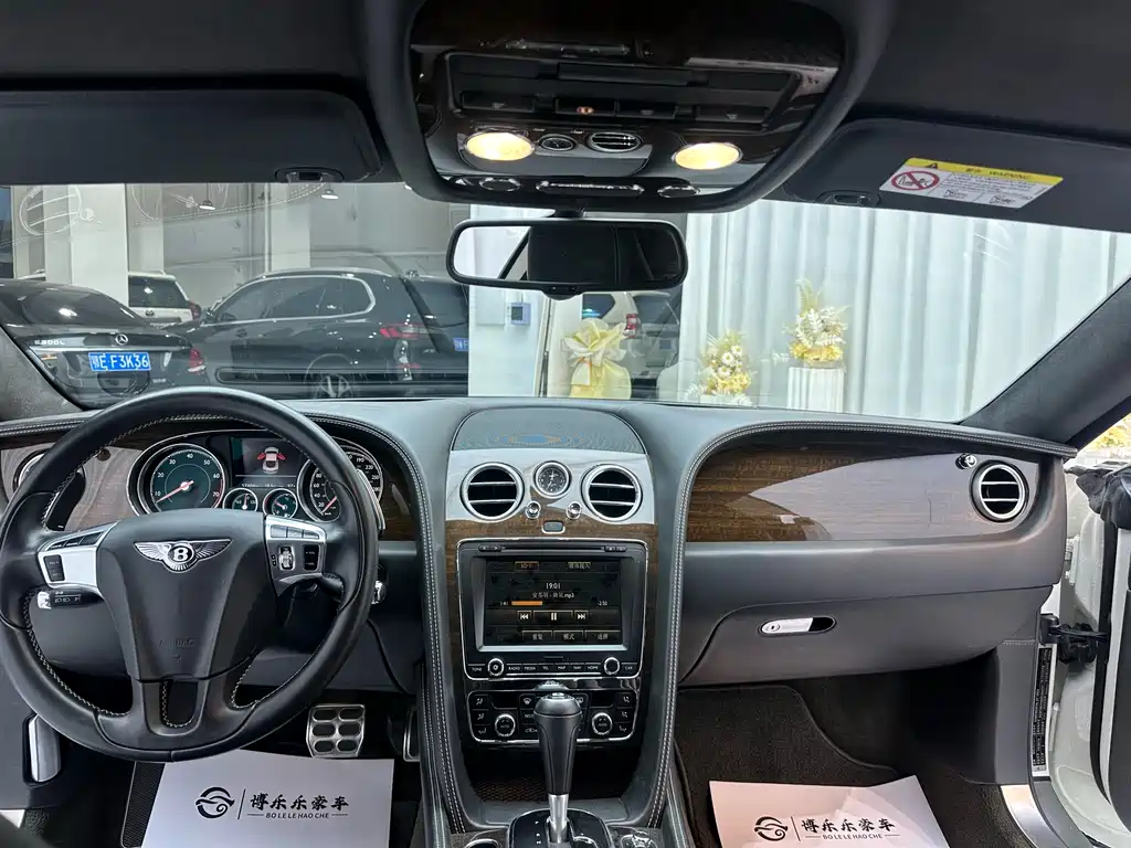 Bentley Continental 2018 — фото 12