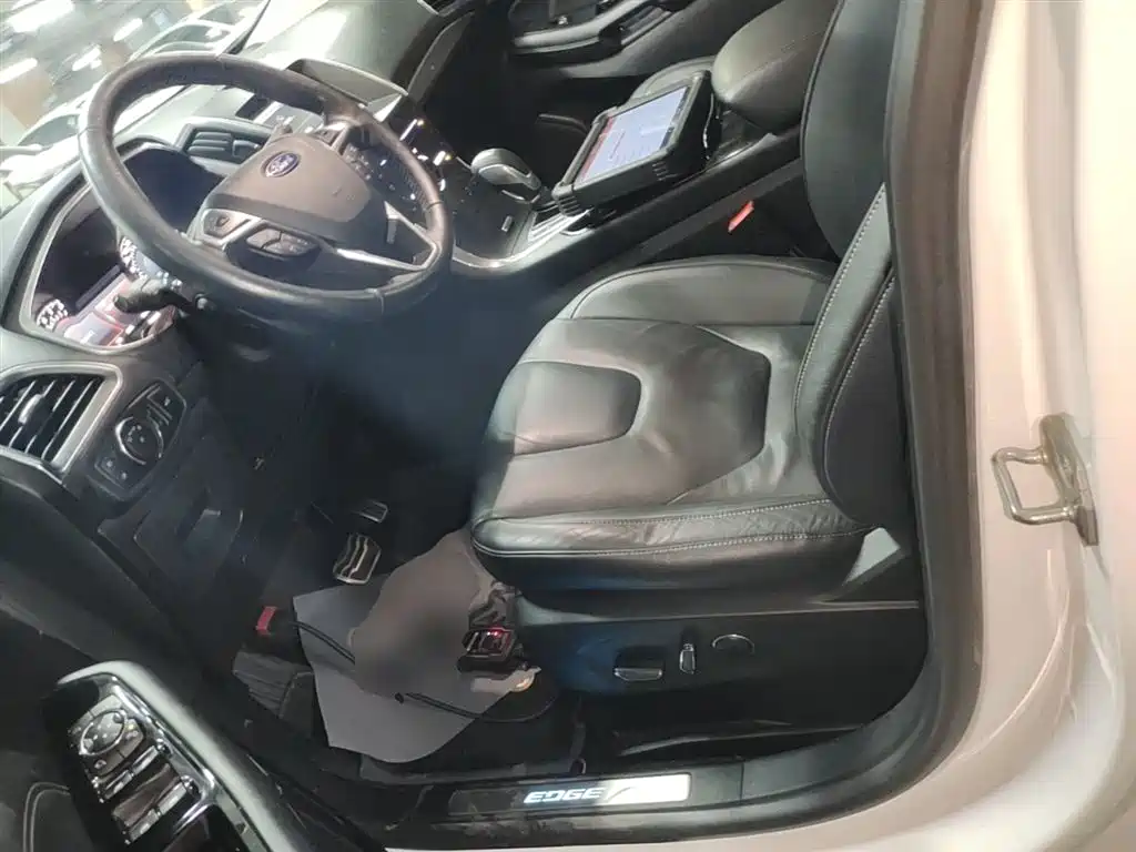 Ford Edge 2015 — фото 15
