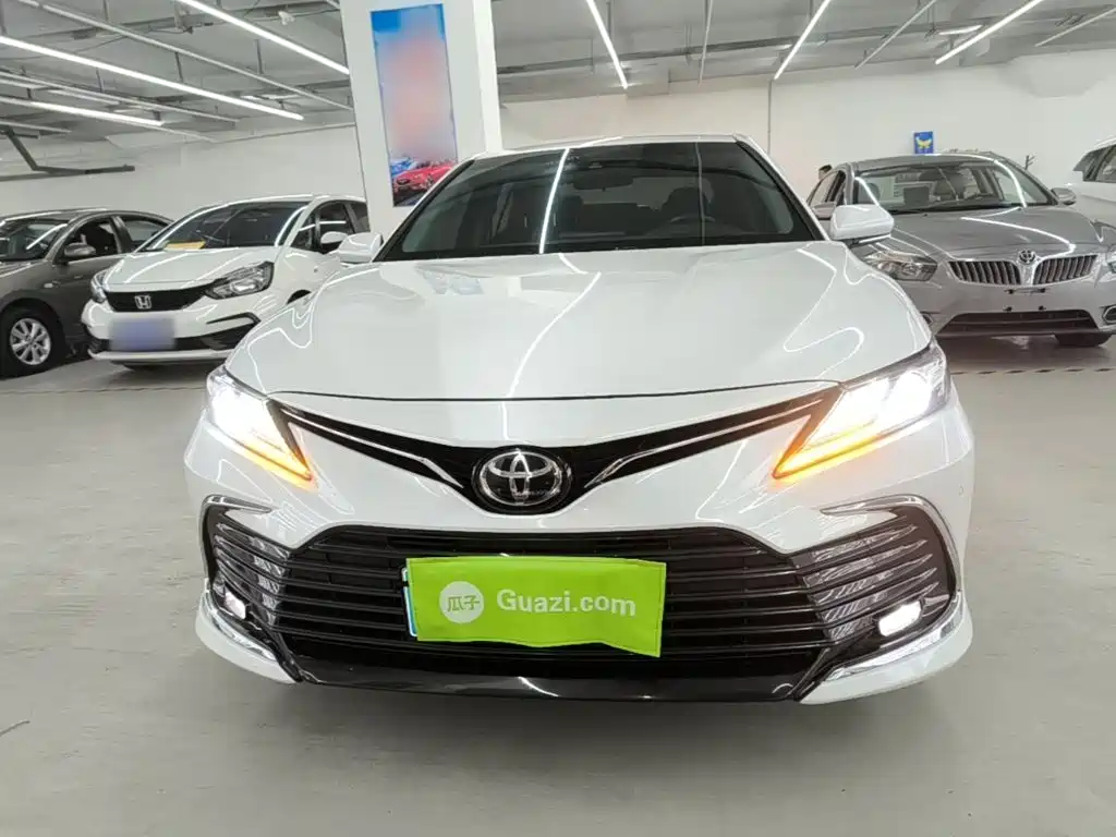 Toyota Camry 2022 — фото 3
