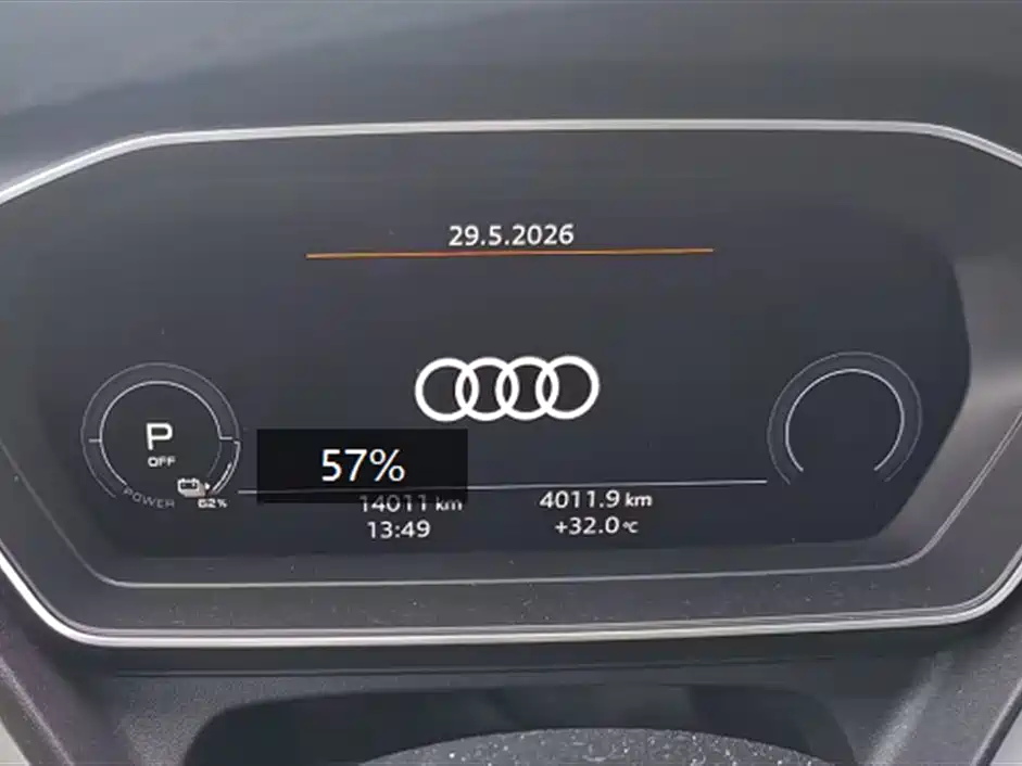 Audi Q4 e-tron 2025 — фото 11