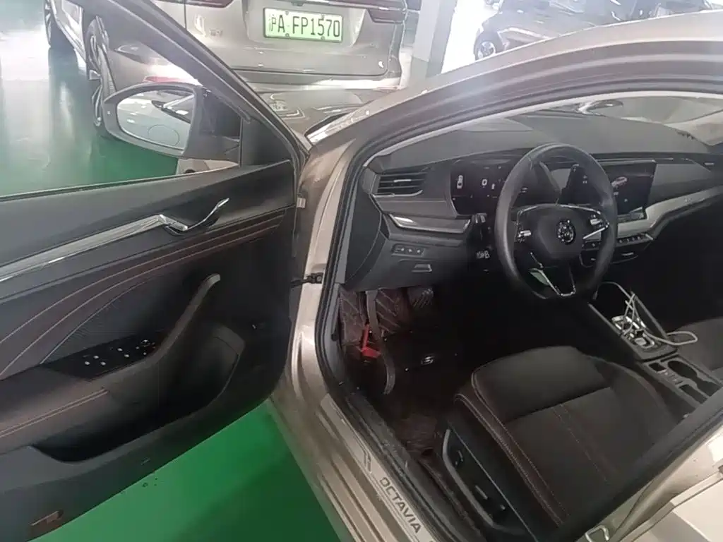 Skoda Octavia 2021 — фото 16