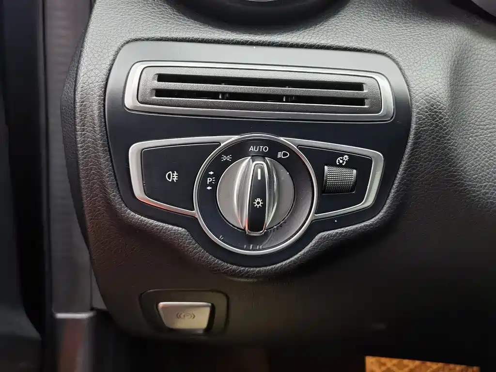 Mercedes-Benz C-Class 2017 — фото 21