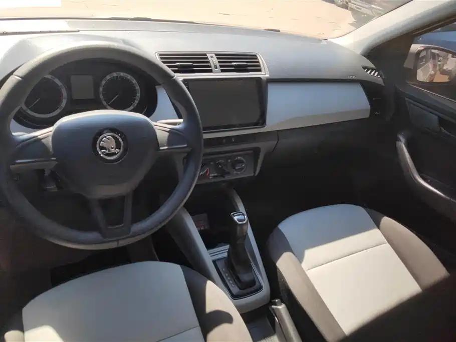 Skoda Fabia 2018 — фото 12