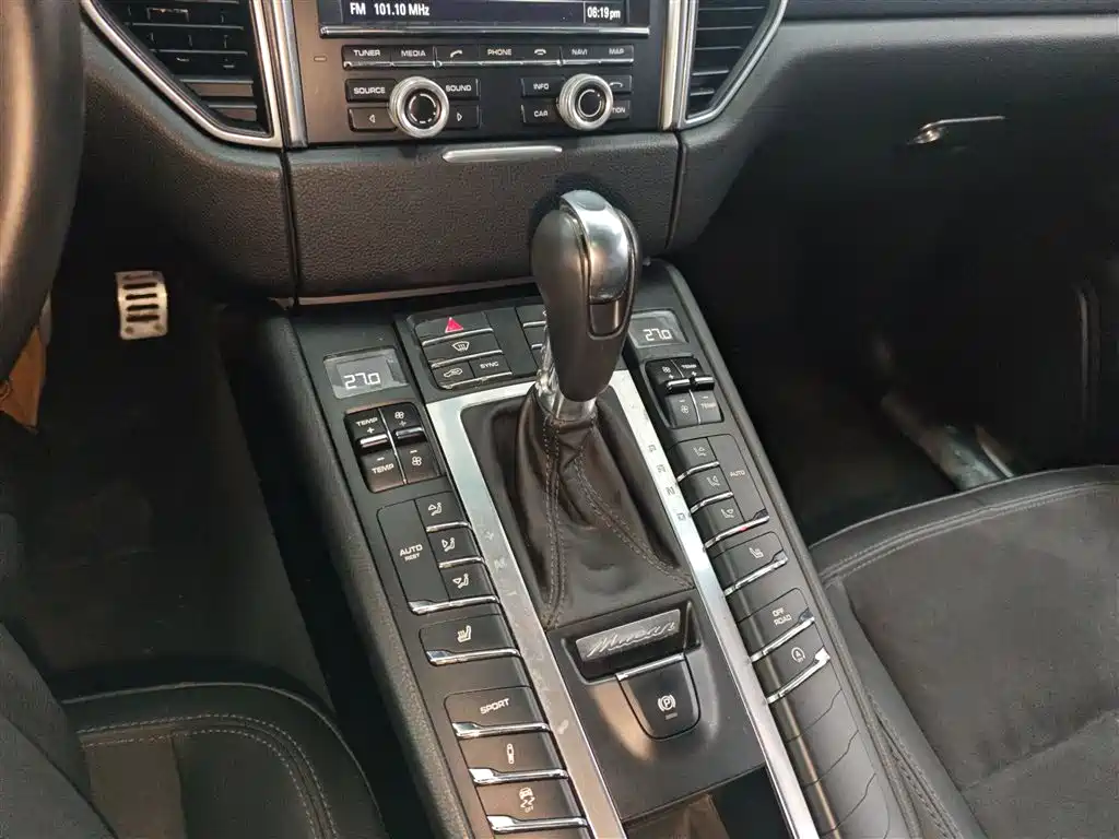 Porsche Macan 2015 — фото 14