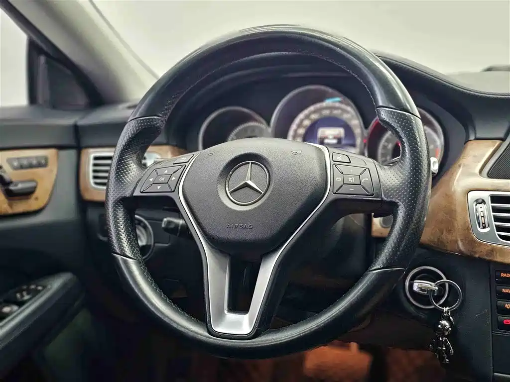 Mercedes-Benz CLS 2015 — фото 25