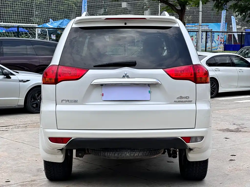 Mitsubishi Pajero Sport 2016