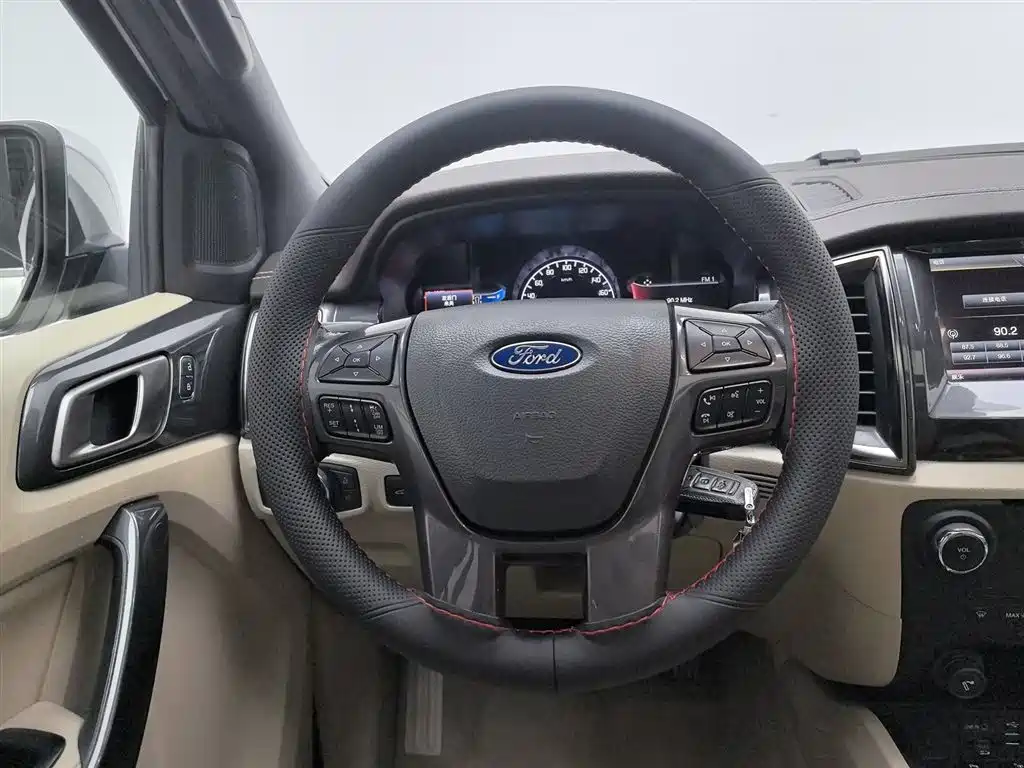 Ford Everest 2016 — фото 11