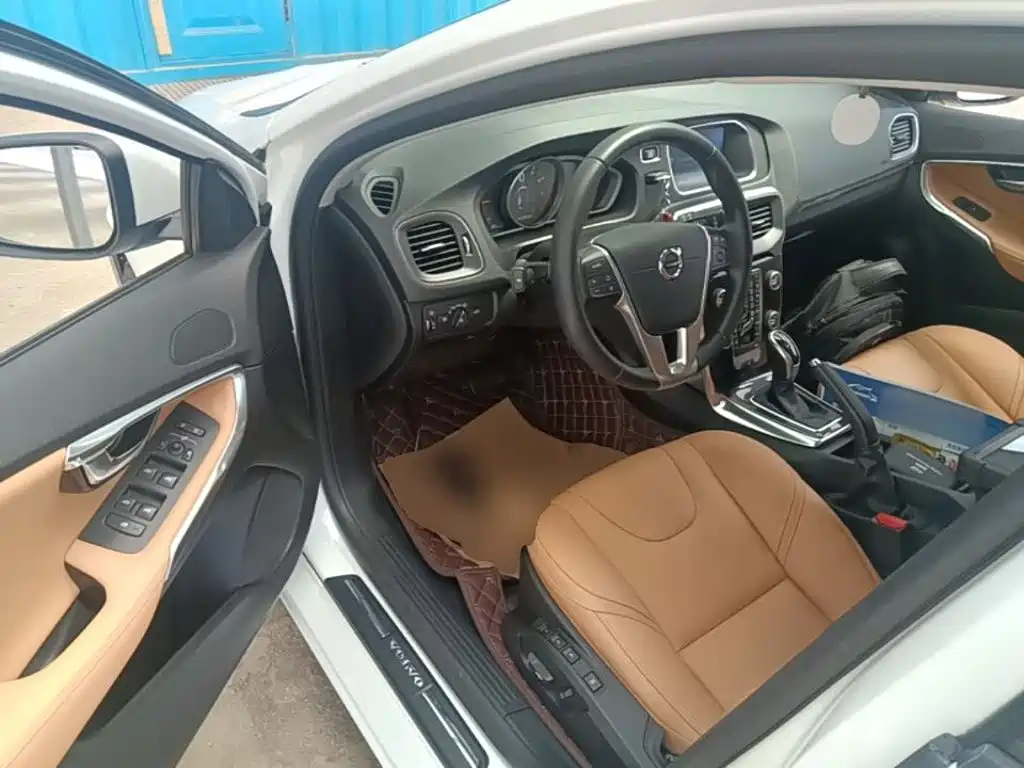 Volvo V40 2016 — фото 16