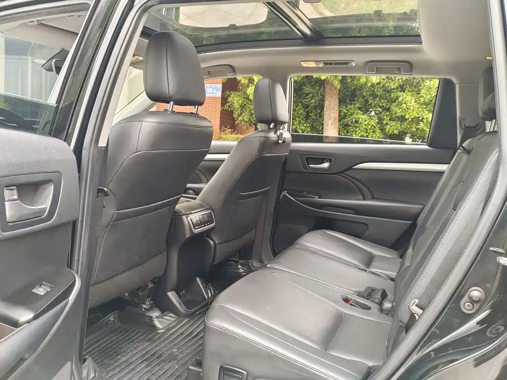 Toyota Highlander 2020 — фото 13