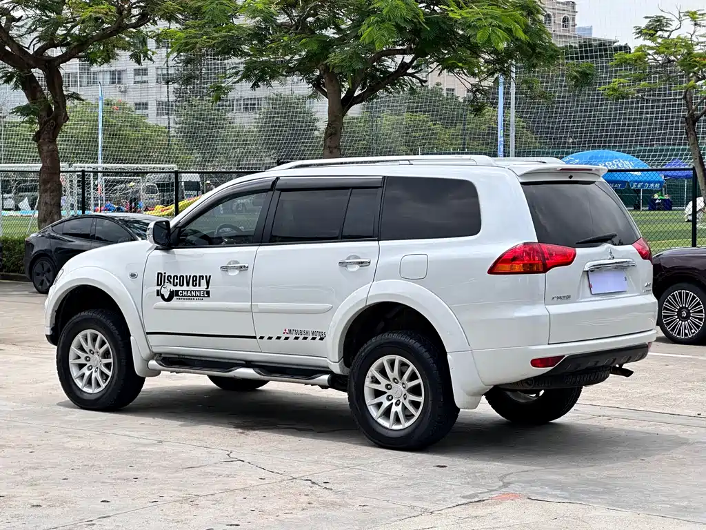 Mitsubishi Pajero Sport 2016