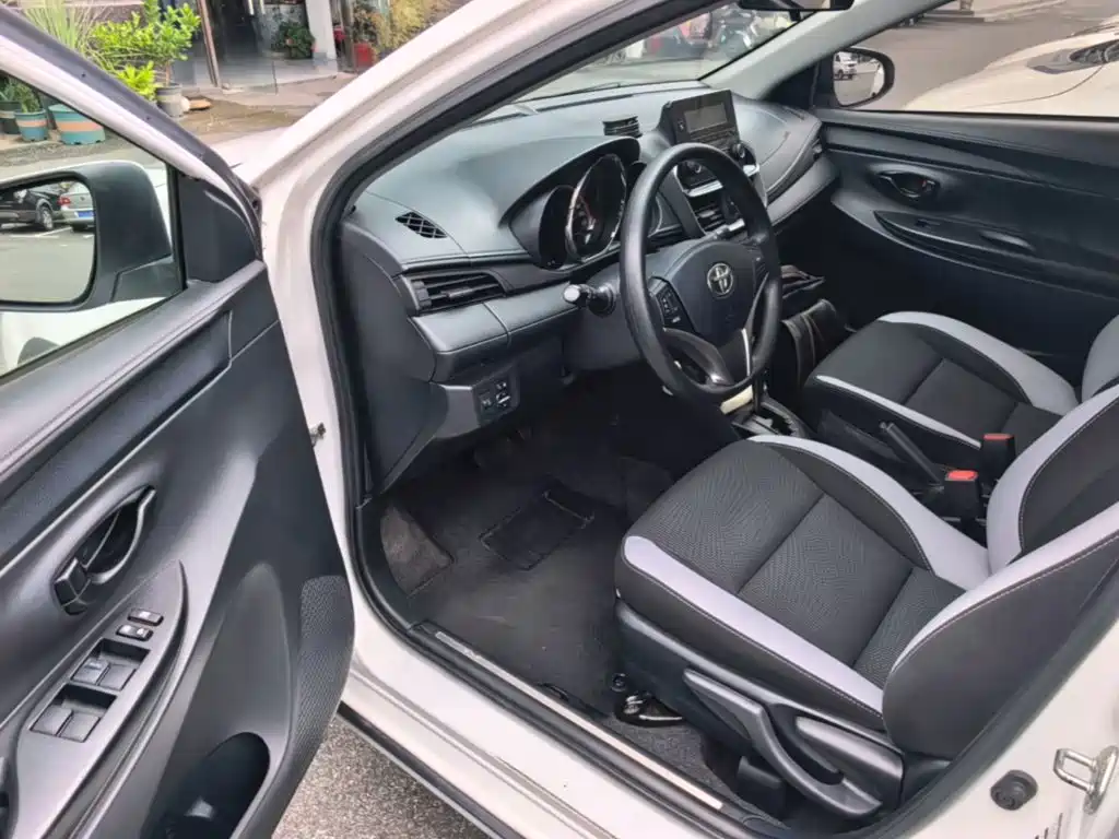 Toyota Yaris L 2022 — фото 16