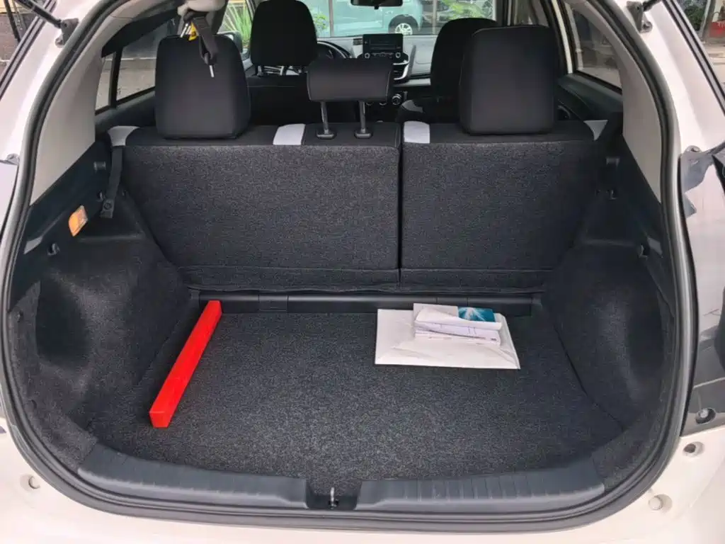 Toyota Yaris L 2022 — фото 19