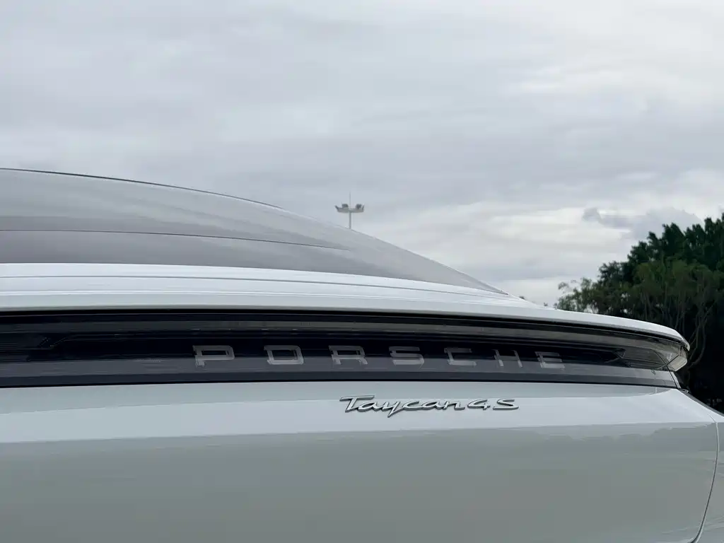 Porsche Taycan 2020 — фото 12